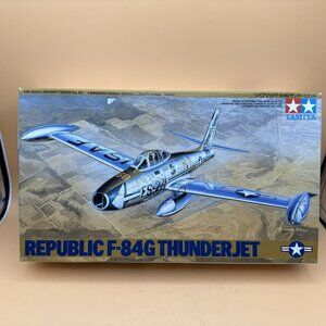 Tamiya Republic F-84G Thunderjet Model Kit 61060 Scale 1/48 USAF military